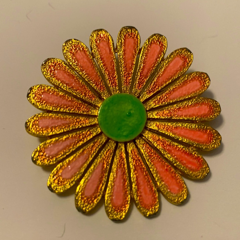 Vintage 1960s Pink Daisy Brooch